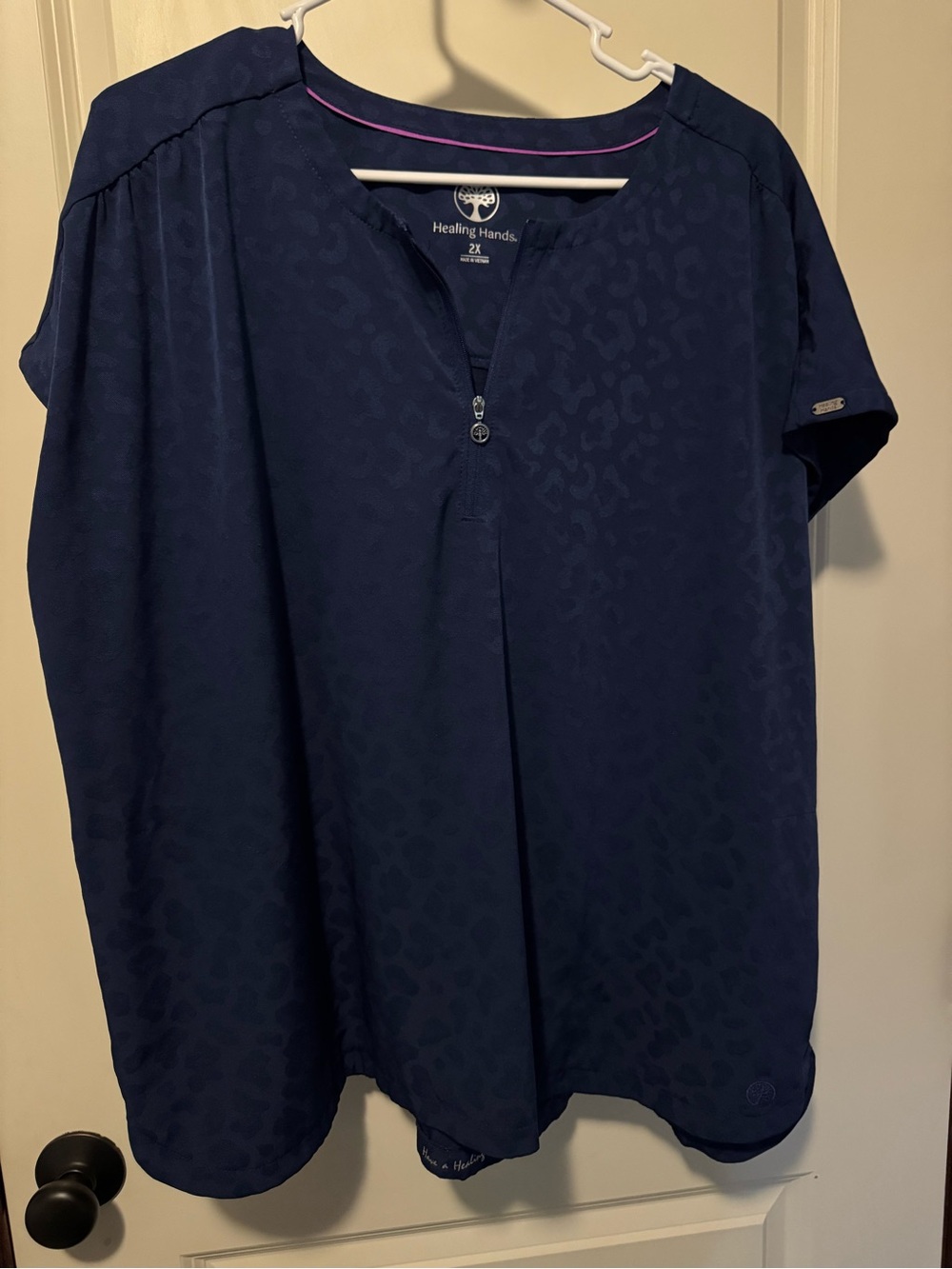 Healing Hands Scrub Top Women’s Navy Blue Leopard Print Zip Neck Size 2X